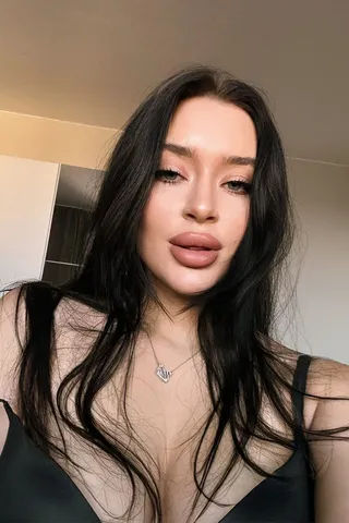 Beautiful girl Molli| № 1